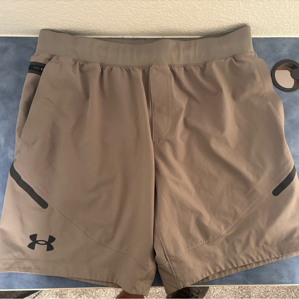 Under Armour Men's Beige/grey Athletic Shorts